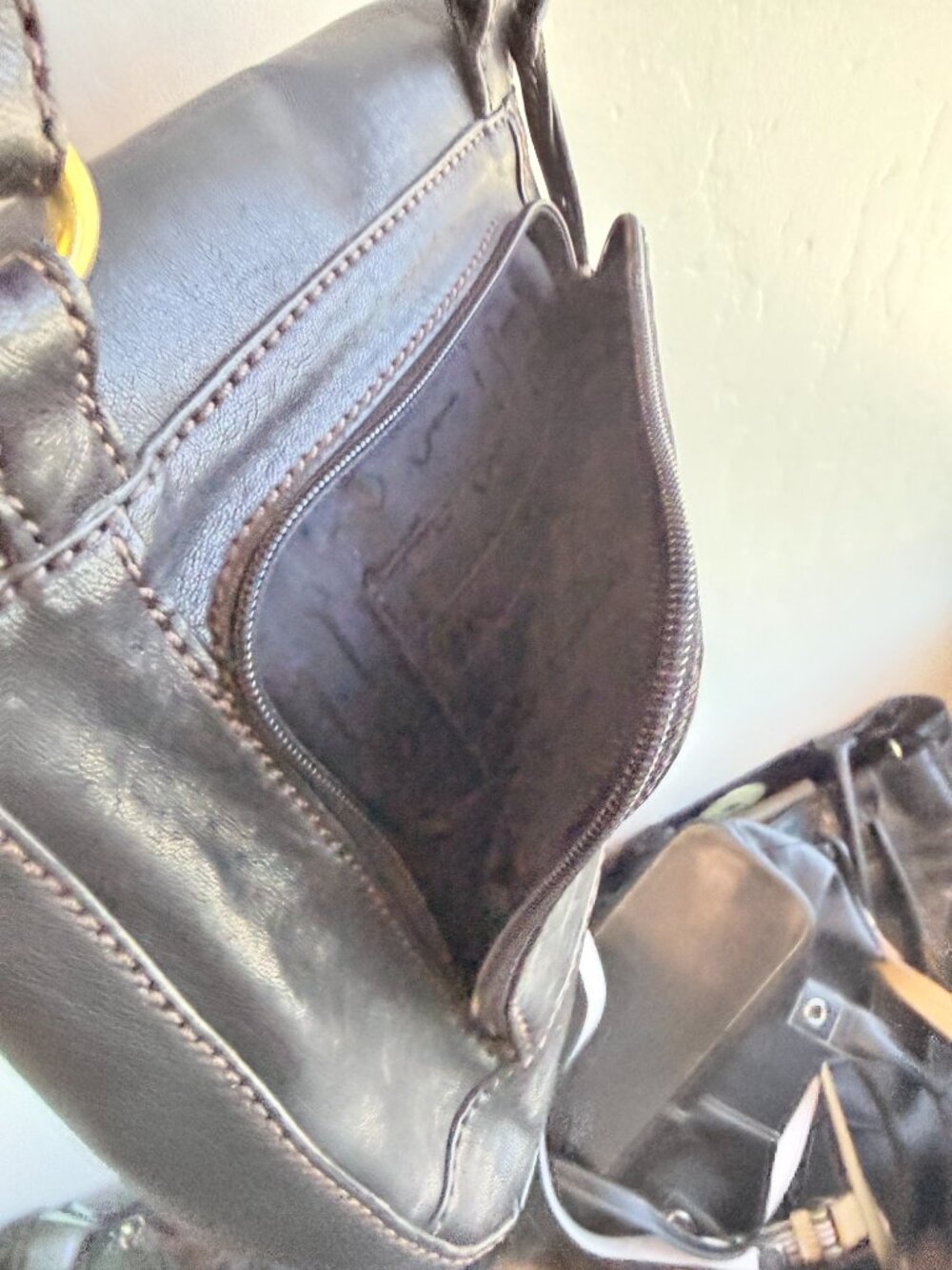 FOSSIL Turnlock Smooth Leather Crossbody Bag w Multiple Compartments/Card Slots - Picture 6 of 8